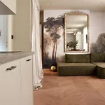 Eiffel Tower In Apartamento París