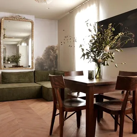 Eiffel Tower In Apartamento *